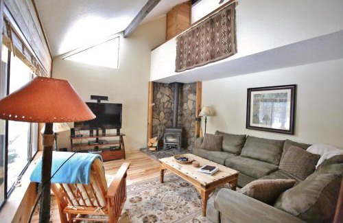Overlook Park House | Pet Friendly 8 Leisure Home