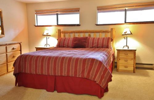 Overlook Park House | Pet Friendly 8 Leisure Home