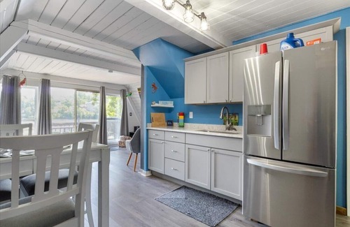 Rocky Mount House | Pet Friendly A Frame w/Private Dock, Kayak & Great Lake Views