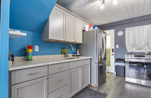 Rocky Mount House | Pet Friendly A Frame w/Private Dock, Kayak & Great Lake Views