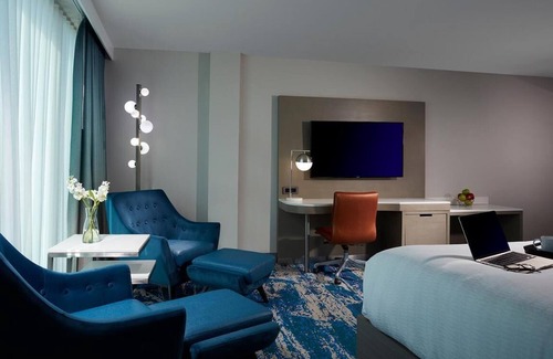 Daytona Beach Hotel | Pet-friendly Accommodation with Outdoor Pool, Steps Away from Daytona Beach!