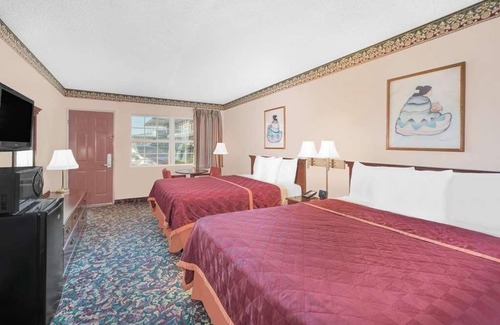 Pecos Hotel | Pet-friendly Accommodation in Pecos! With Outdoor Pool and Free Parking Onsite~