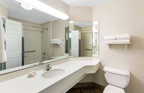 Superstition Springs Hotel | Pet-Friendly Adventure Base with Free Breakfast - Two Rooms