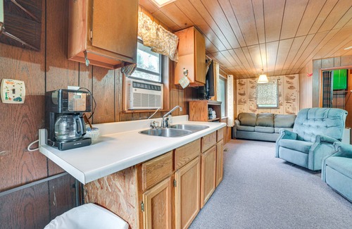 Alger Cabin | Pet-Friendly Alger Cabin - Close to the River!