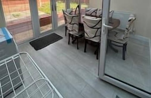 Patchway Apartment | ★Pet friendly ★Allocated Parking for two cars ★Great transport links, close to m