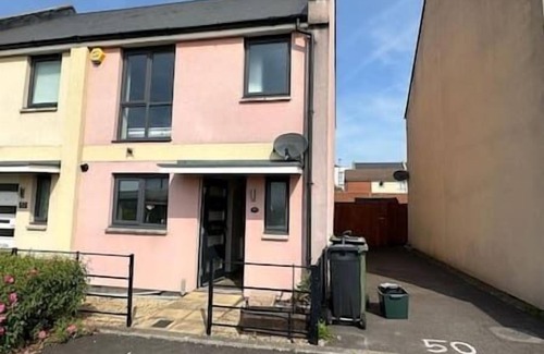 Patchway Apartment | ★Pet friendly ★Allocated Parking for two cars ★Great transport links, close to m