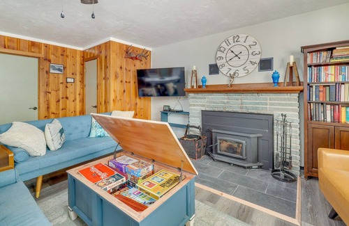 Alpine Cabin | Pet-Friendly Alpine Cabin w/ Gas Grill & Fireplace