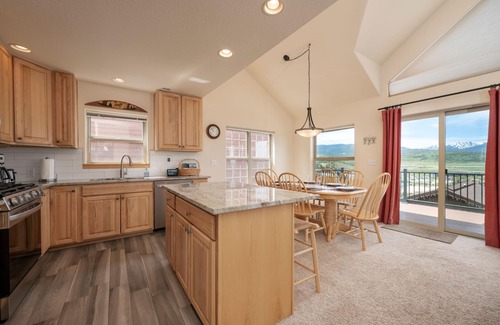 Fraser Condo | Pet Friendly! Amazing Views of Byers Peak, Private Garage, Washer/Dryer