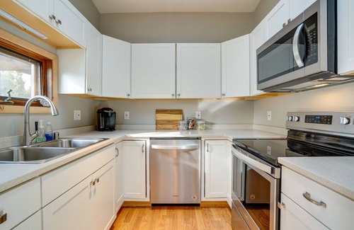 Scenic Foothills House | Pet-Friendly Anchorage Home - 8 Mi to Downtown!