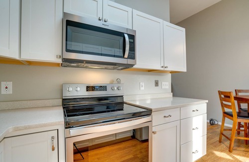 Scenic Foothills House | Pet-Friendly Anchorage Home - 8 Mi to Downtown!
