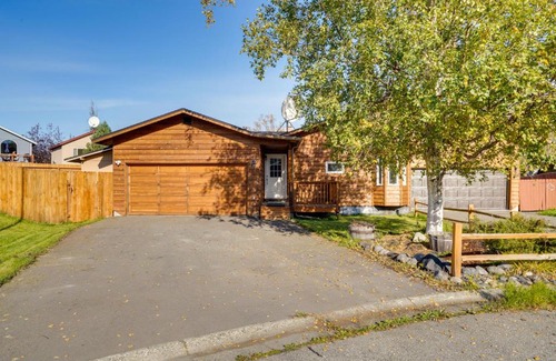 Scenic Foothills House | Pet-Friendly Anchorage Home - 8 Mi to Downtown!