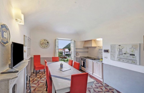 Finalborgo Apartment | Pet-Friendly Apartment Trilocale Ginevra with Mountain View, Balcony & Wi-Fi