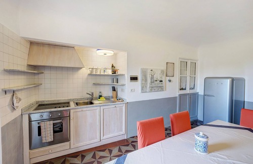 Finalborgo Apartment | Pet-Friendly Apartment Trilocale Ginevra with Mountain View, Balcony & Wi-Fi