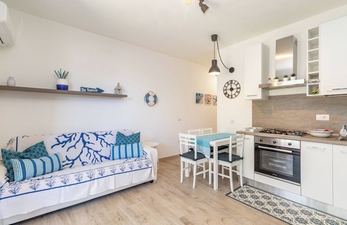 Trinita d'Agultu e Vignola Apartment | Pet-Friendly Apartment "Stella Marina Beach House" with Sea View