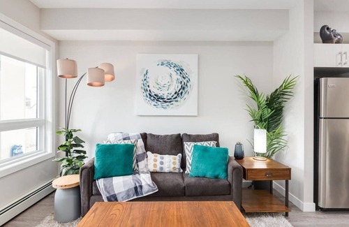 Shaganappi Apartment | Pet Friendly Apartment w/Free Underground Parking & Sofa Bed