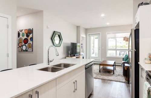Shaganappi Apartment | Pet Friendly Apartment w/Free Underground Parking & Sofa Bed