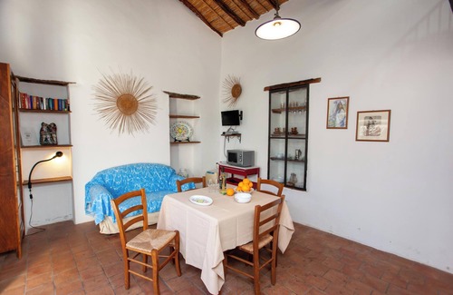 Orosei Apartment | Pet-Friendly Apartment "Hora Hora" with Garden & Wi-Fi