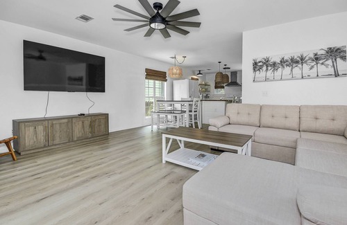 Santa Rosa Beach House | Pet-Friendly Beach House! FREE Golf Cart, Fire Pit, Fenced Yard, 3min to Beach, Sleeps 8