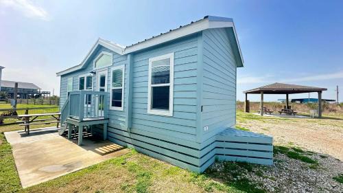 Crystal Beach House | Pet Friendly Beach vacay on a Budget
