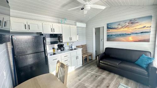 Crystal Beach House | Pet Friendly Beach vacay on a Budget