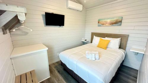 Crystal Beach House | Pet Friendly Beach vacay on a Budget
