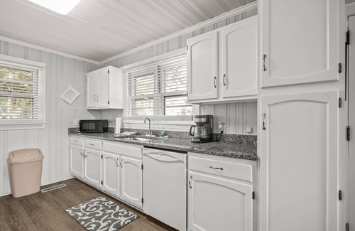 Surfside Beach House | Pet friendly beach cottage short walk to beach