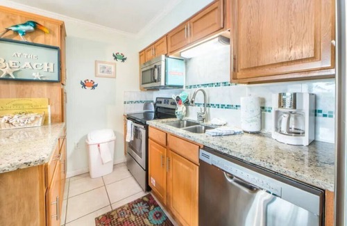 Miramar Beach Condo | 🐾️Pet Friendly ~ Beach View - Pool ~ Blue Surf 17A☀️