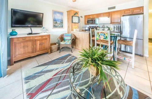 Miramar Beach Condo | 🐾️Pet Friendly ~ Beach View - Pool ~ Blue Surf 17A☀️