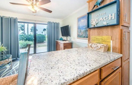 Miramar Beach Condo | 🐾️Pet Friendly ~ Beach View - Pool ~ Blue Surf 17A☀️