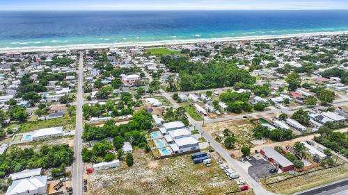 Laguna Beach House | Pet Friendly Beach House - Totally Beachin by Panhandle Getaways