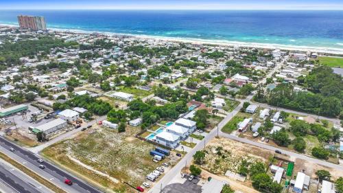 Laguna Beach House | Pet Friendly Beach House - Totally Beachin by Panhandle Getaways