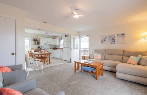 Emerald Isle Apartment | Pet Friendly: Beachside Duplex Emerald Isle