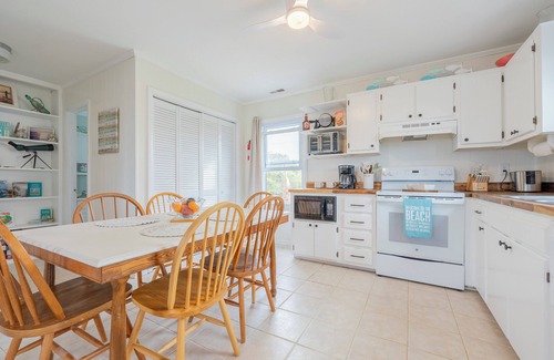 Emerald Isle Apartment | Pet Friendly: Beachside Duplex Emerald Isle