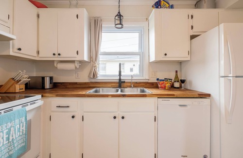 Emerald Isle Apartment | Pet Friendly: Beachside Duplex Emerald Isle
