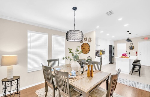 Dunedin Cottage | Pet Friendly! Beaches, Breweries & Blue Jays – DT Dunedin, Near Marina & Trail!