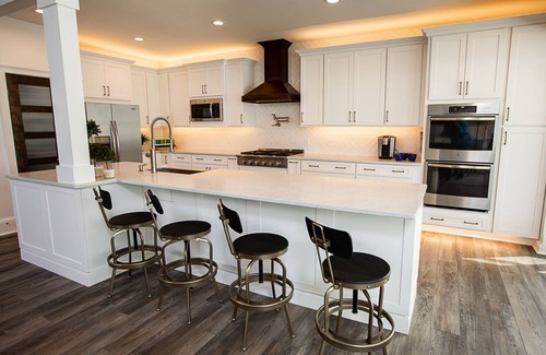 Isle of Palms House | PET FRIENDLY! Beautiful Beach Oasis, Huge Open Floor Plan! Sleeps 14! POOL-