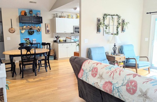 Boiling Spring Lakes House | Pet friendly beautiful home w private backyard. Near many amenities & the beach!