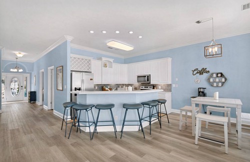 Crystal Beach House | PET FRIENDLY BEAUTIFUL BEACH HOME | PRIVATE HEATED POOL | GOLF CART & WALK2BEACH