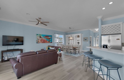 Crystal Beach House | PET FRIENDLY BEAUTIFUL BEACH HOME | PRIVATE HEATED POOL | GOLF CART & WALK2BEACH