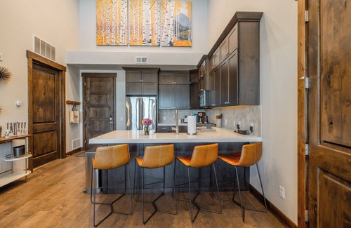 Park City Condo | Pet Friendly Blackstone Luxury Condo - Pool and Gym in Canyons Village.