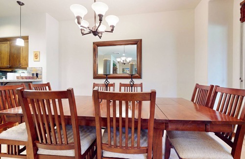 Woodwinds Condo | Pet-Friendly Bright Home on Golf Course. Gas Grill, Washer/Dryer & Hot Tub