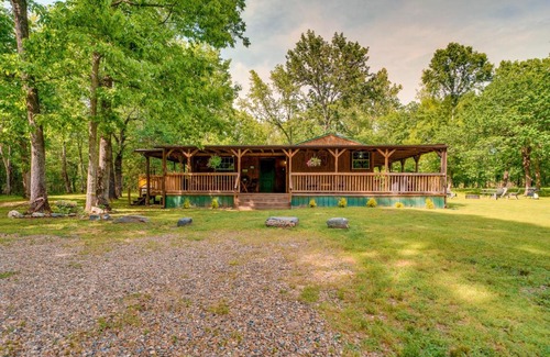 Broken Bow House | Pet-Friendly Broken Bow Vacation Rental with Deck!