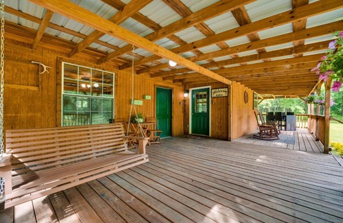 Broken Bow House | Pet-Friendly Broken Bow Vacation Rental with Deck!