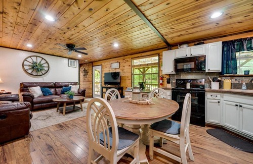 Broken Bow House | Pet-Friendly Broken Bow Vacation Rental with Deck!