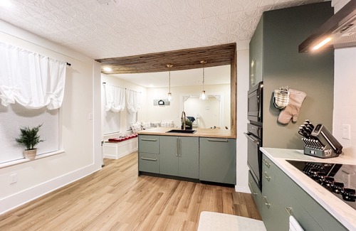 University Heights House | Pet-Friendly Bungalow - Close to UF & Downtown!