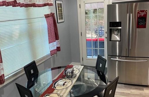Southeast Raleigh House | Pet friendly Bungalow 10 min to Downtown Raleigh