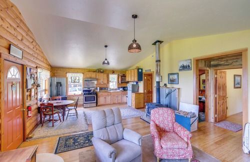 Enterprise Cabin | Pet-Friendly Cabin on 10 Acres in Joseph: Private!