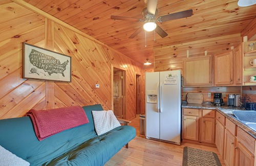 Beattyville Cabin | Pet-Friendly Cabin w/Hot Tub in Daniel Boone NF