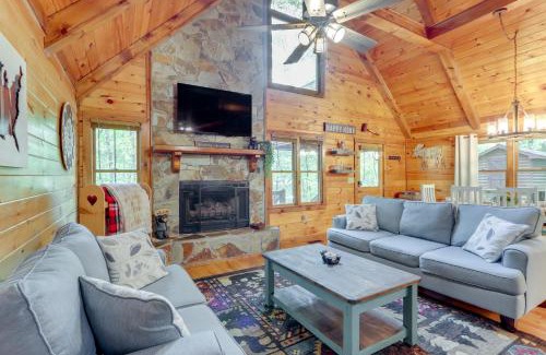 Mineral Bluff House | Pet-Friendly Cabin with Hot Tub in Mineral Bluff!