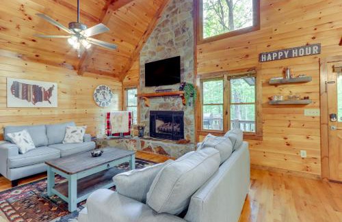 Mineral Bluff House | Pet-Friendly Cabin with Hot Tub in Mineral Bluff!